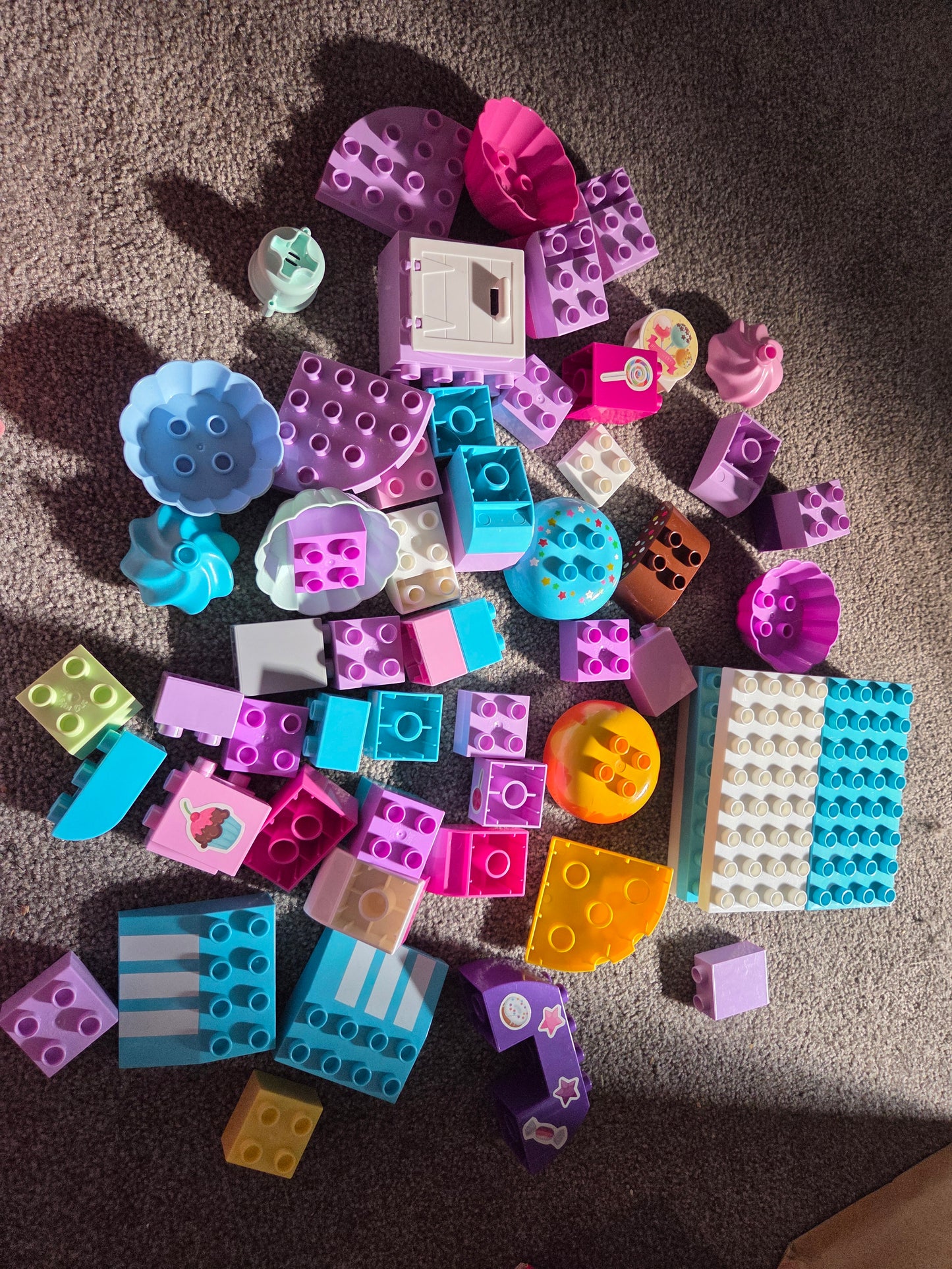 Lot of duplo and duplo compatible blocks