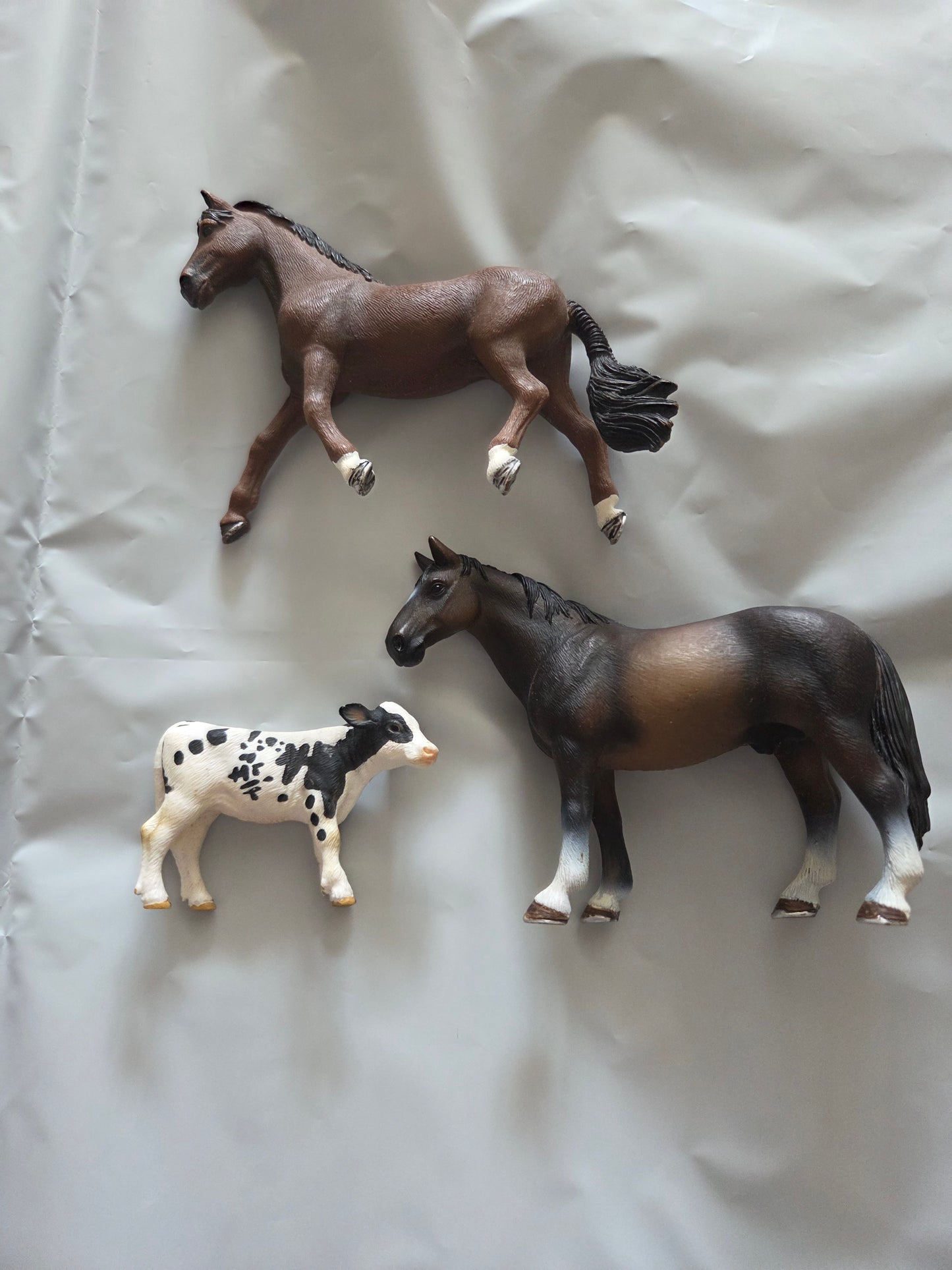 2x schleich horses and calf