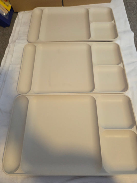 3x Tupperware trays