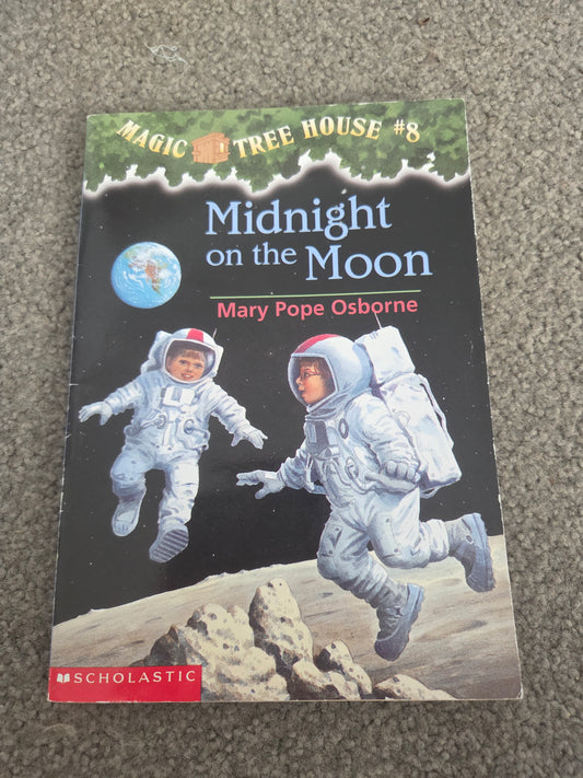 Magic treehouse- midnight on the moon