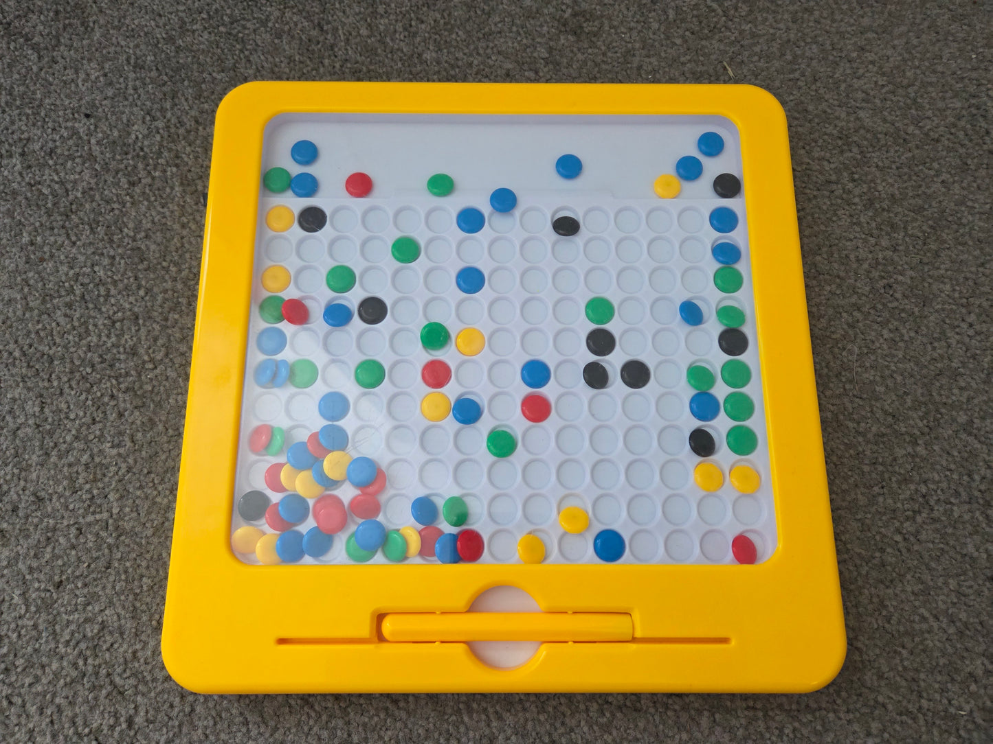 Magnetic mosaic board