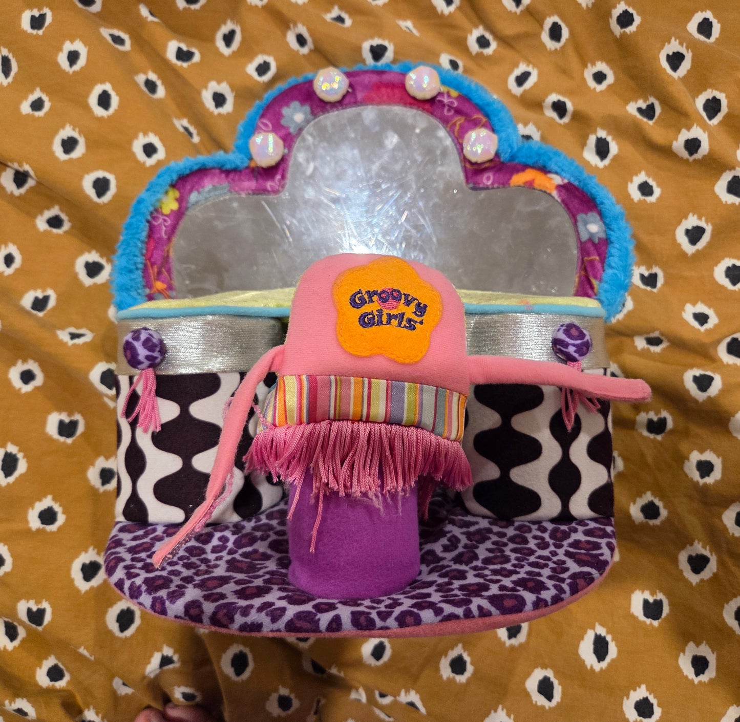 Vintage groovy girls vanity