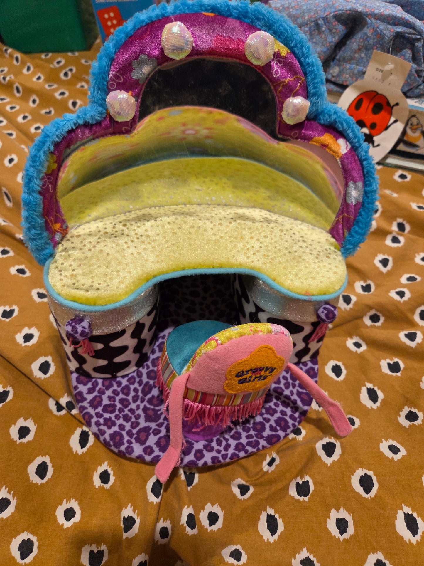 Vintage groovy girls vanity