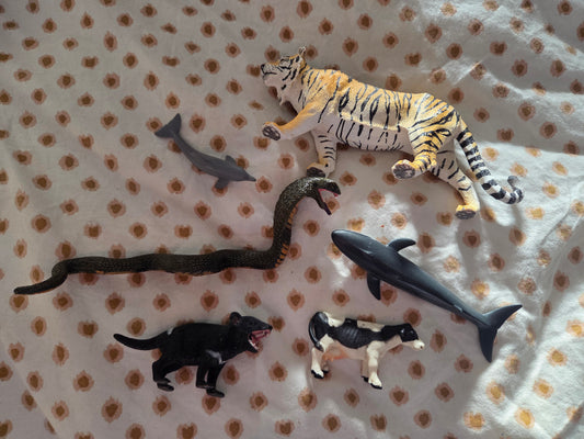 Bundle of collecta animals