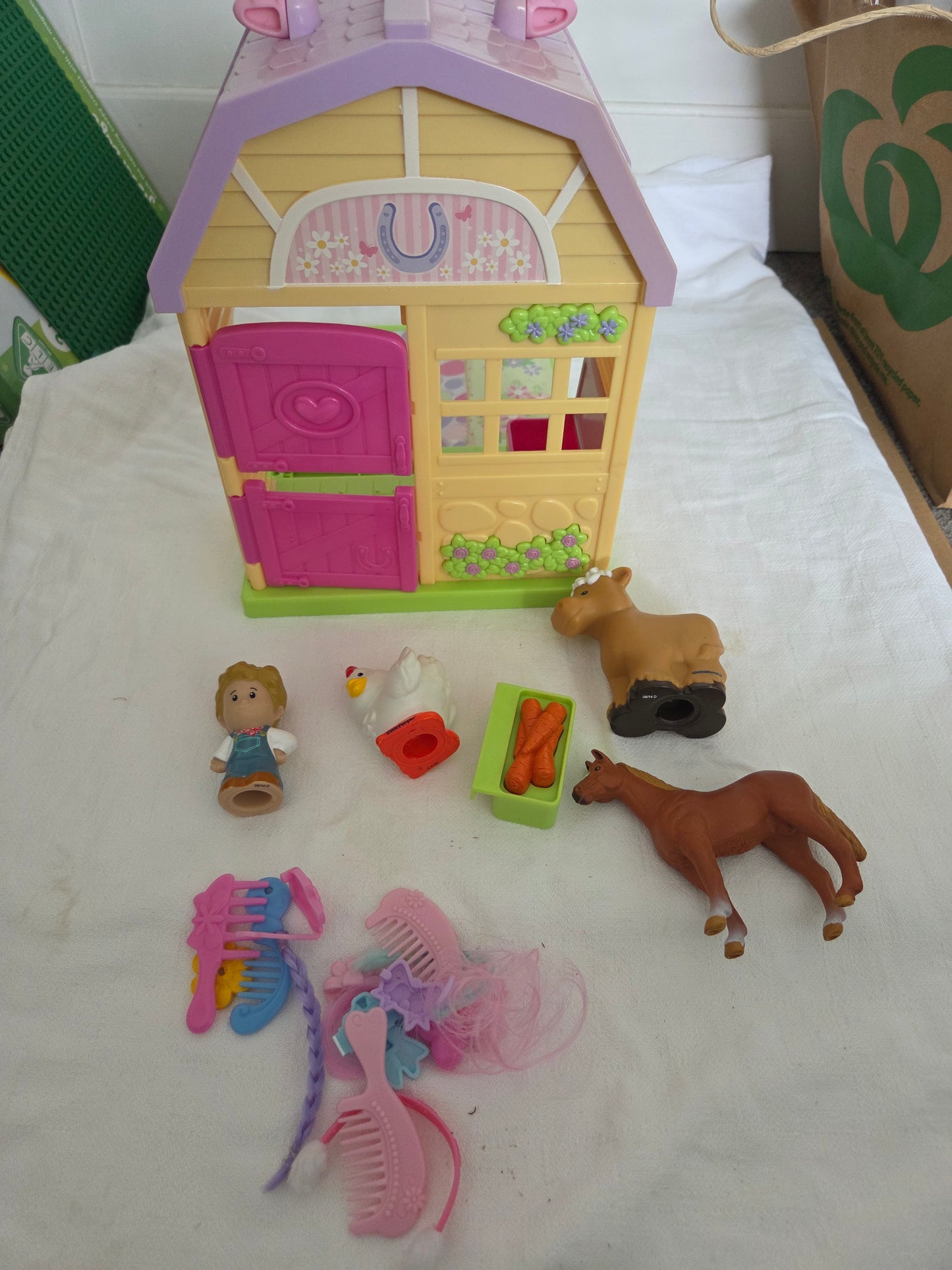 ELC stable and accessories