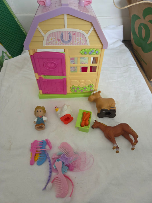ELC stable and accessories