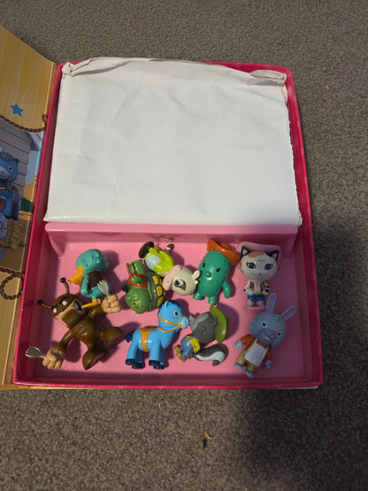 Sheriff Callie busy book