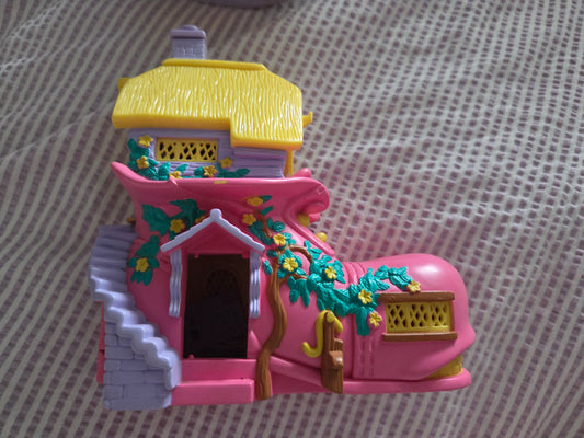 Teeny weeny families boot house