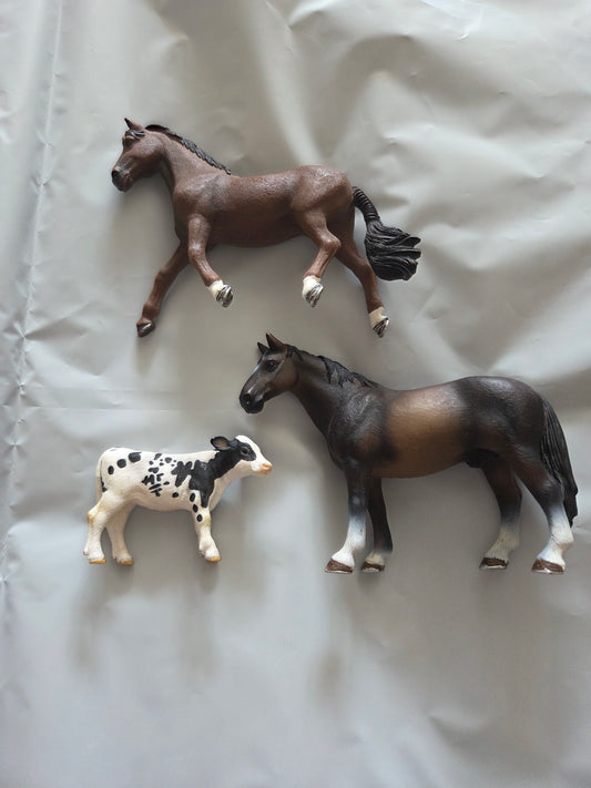 2x schleich horses and calf