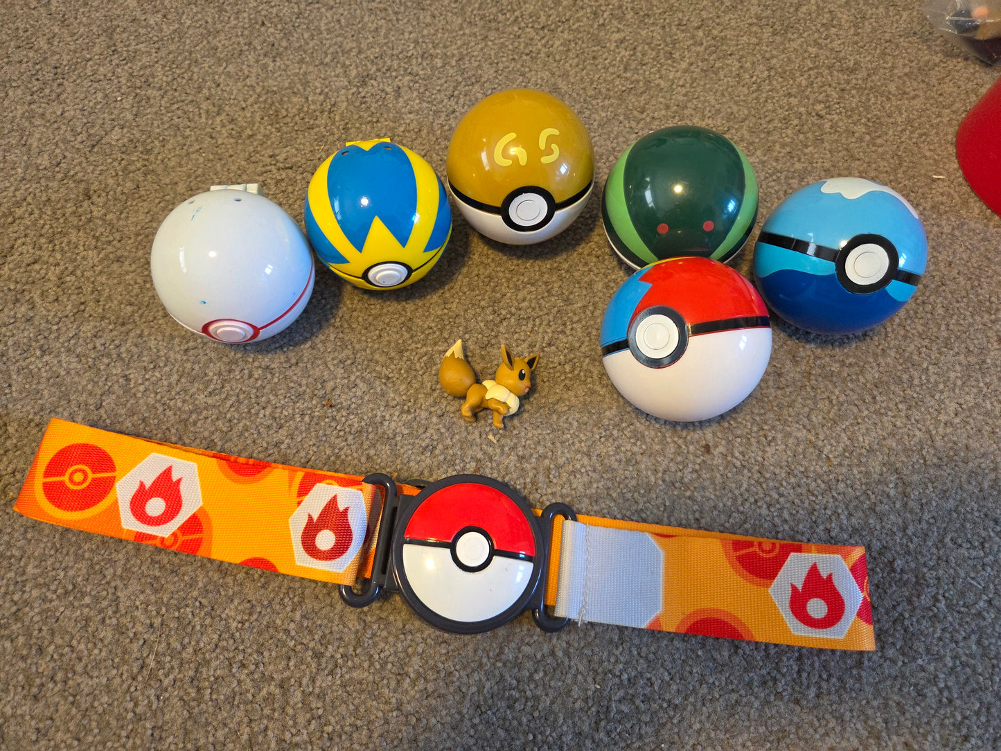 Bundle of pokemon items