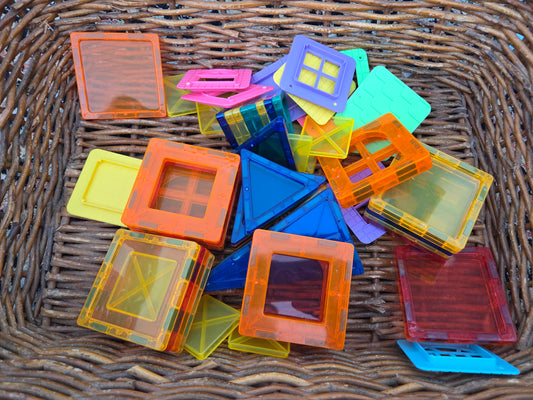 Magnetic tiles