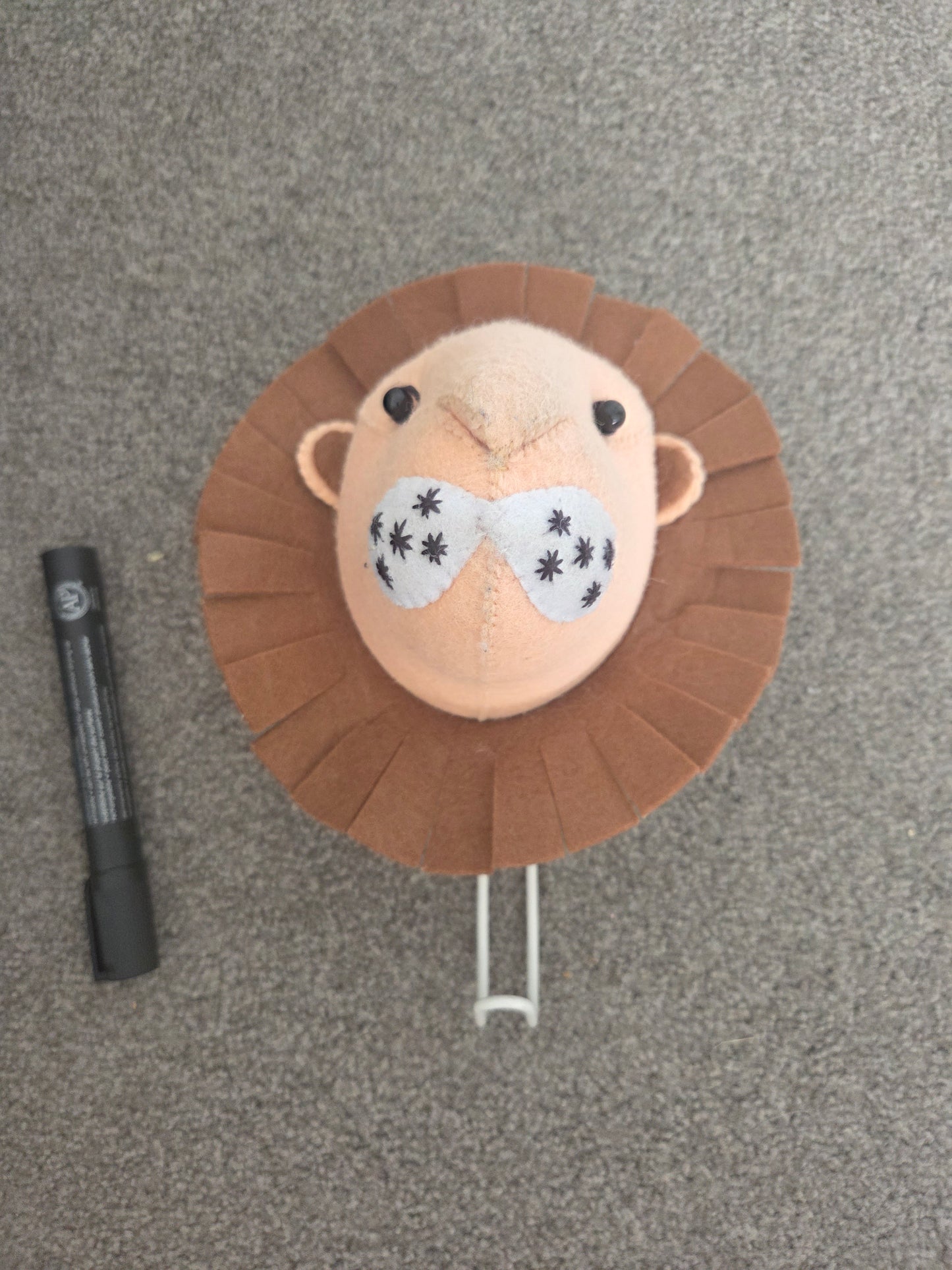 Felt plush lion head wall hook