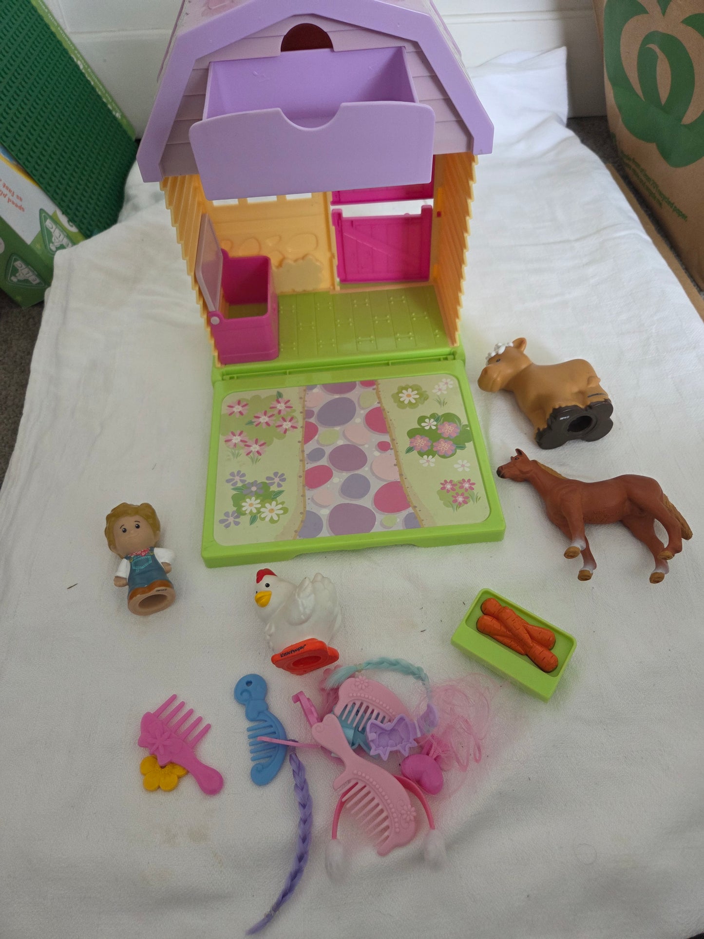 ELC stable and accessories